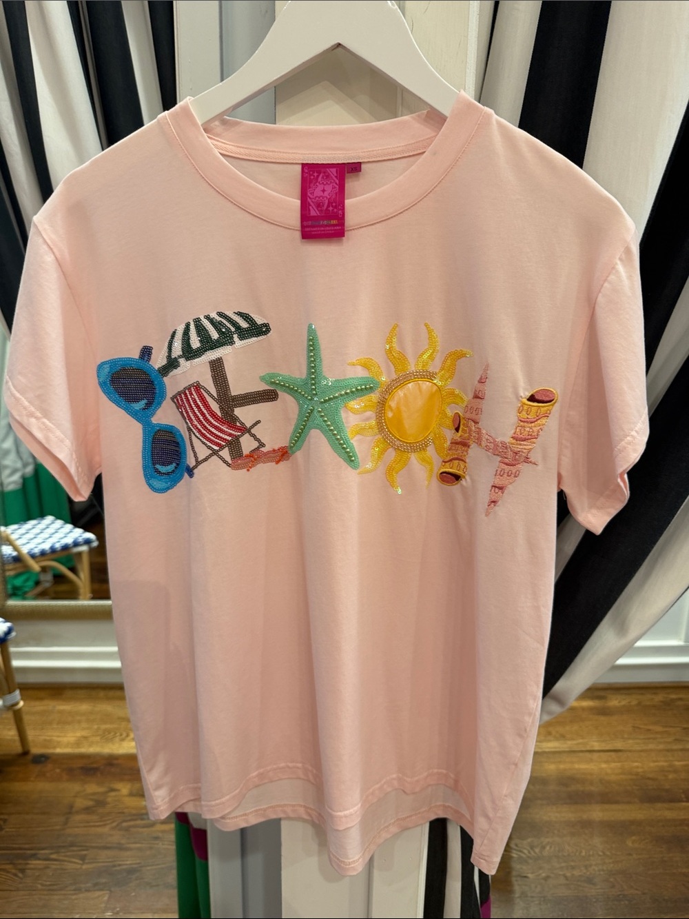 QUEEN OF SPARKLES Light Pink Short Sleeve Beach Graphic Tee